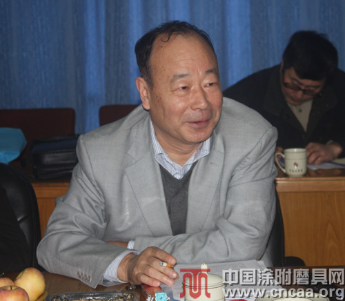 《中國涂附磨具發(fā)展史》老同志座談會鄭州召開 分會技術(shù)標(biāo)準(zhǔn)信息委員會主任委員潘洪俊做了相關(guān)主題發(fā)言