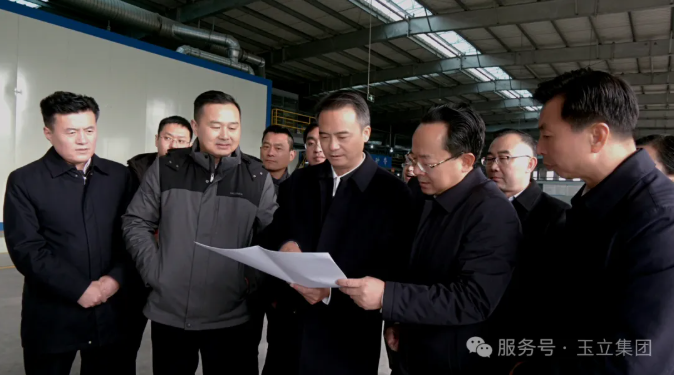 咸寧市委書記周鋒調研湖北玉立砂帶集團