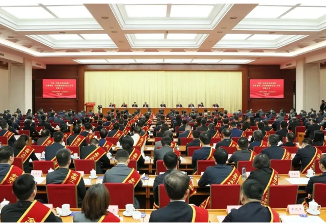 喜訊！厚德鉆石總經(jīng)理龐愛紅榮膺“全國工業(yè)和信息化系統(tǒng)勞動(dòng)模范”稱號(hào)